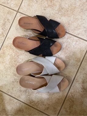 Vionic Women's Crisscross Slide Sandals in Black and White